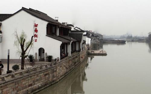 在高温的夏季骑车，有哪些特别容易忽视的安全事项？游戏画面